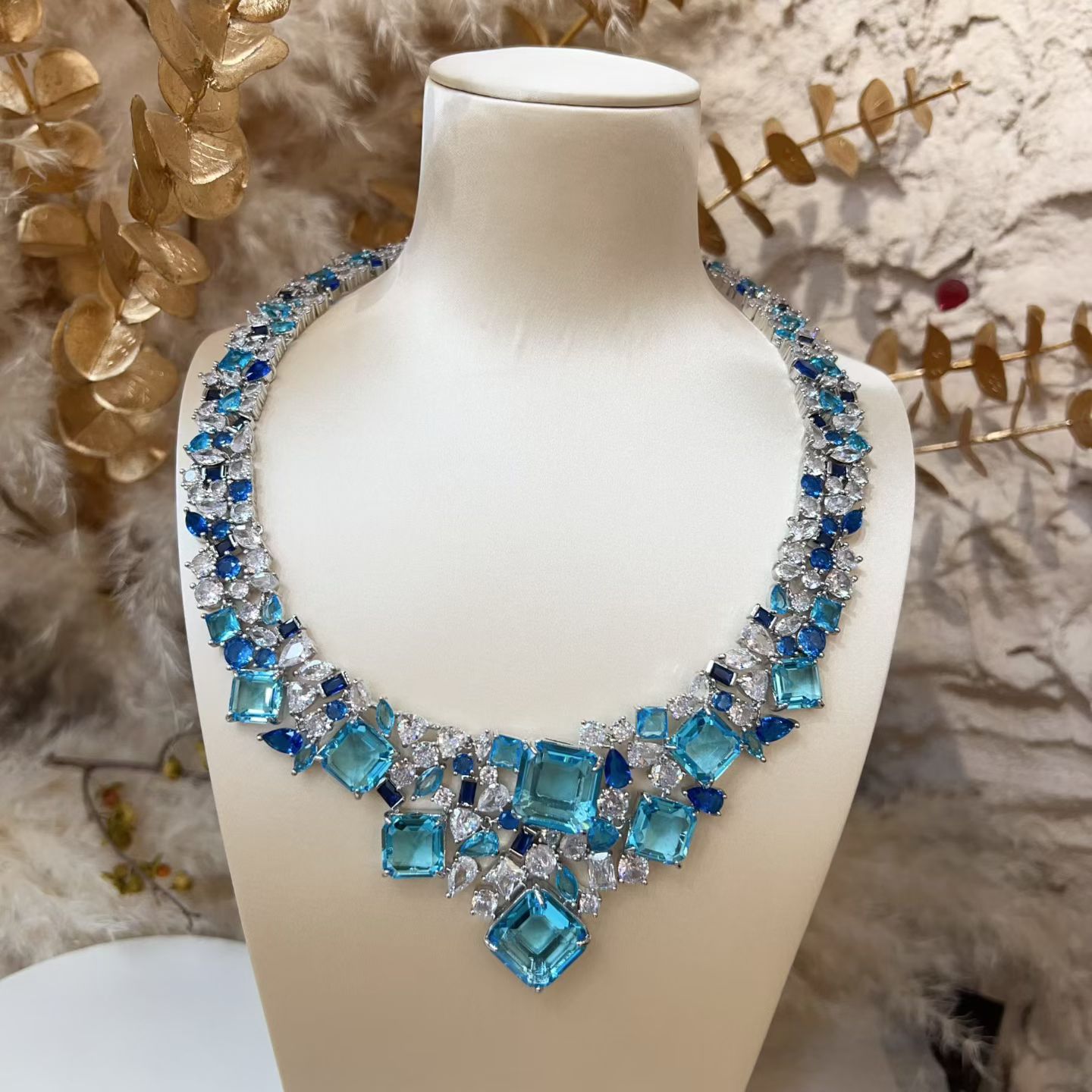 #N00857 Silver Tone Simulated Blue Topaz Multi-Tone Blue Cubic Zirconia Jewelry Set, Emerald Cut Statement Choker Necklace & Drop Earrings, Luxury Formal Banquet Bridal Jewelry for Women - 图片 3
