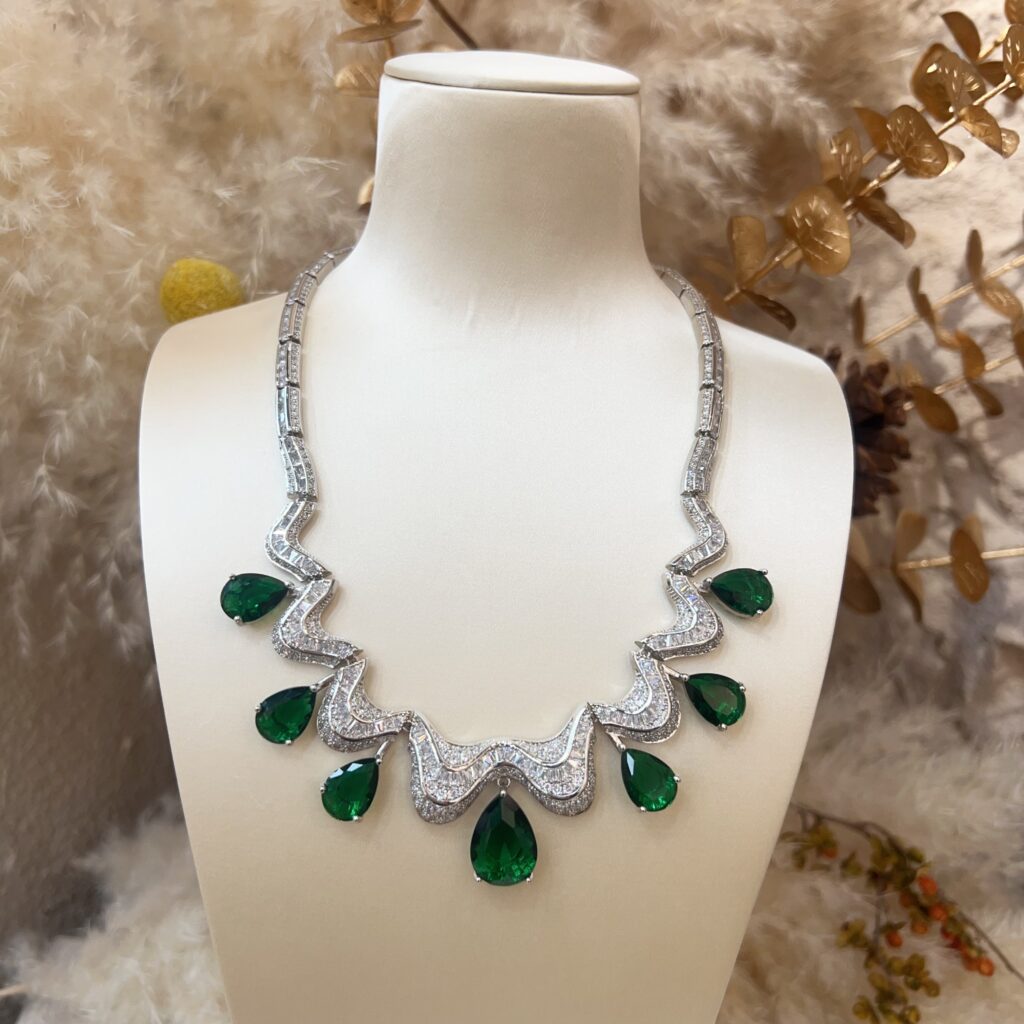 #N4 Pear Shape Simulated Emerald Wave Statement Necklace, Wavy Cubic Zirconia Collar Choker, Luxury Green Gemstone Bridal Evening Jewelry for Women