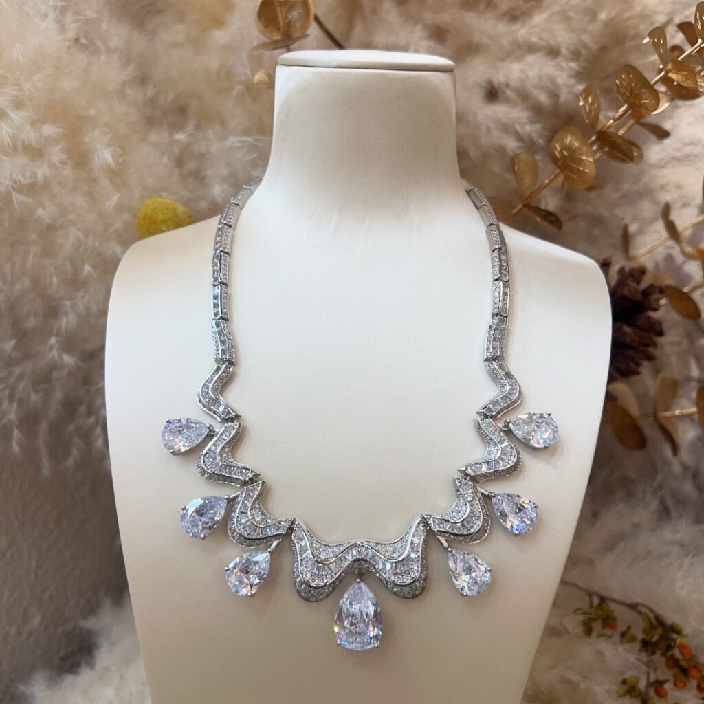 #N00629 Wavy Layered Waterfall Statement Necklace, Pear Shape Clear Cubic Zirconia Pendant Necklace, Silver Tone Luxury Bridal Wedding Banquet Jewelry for Women