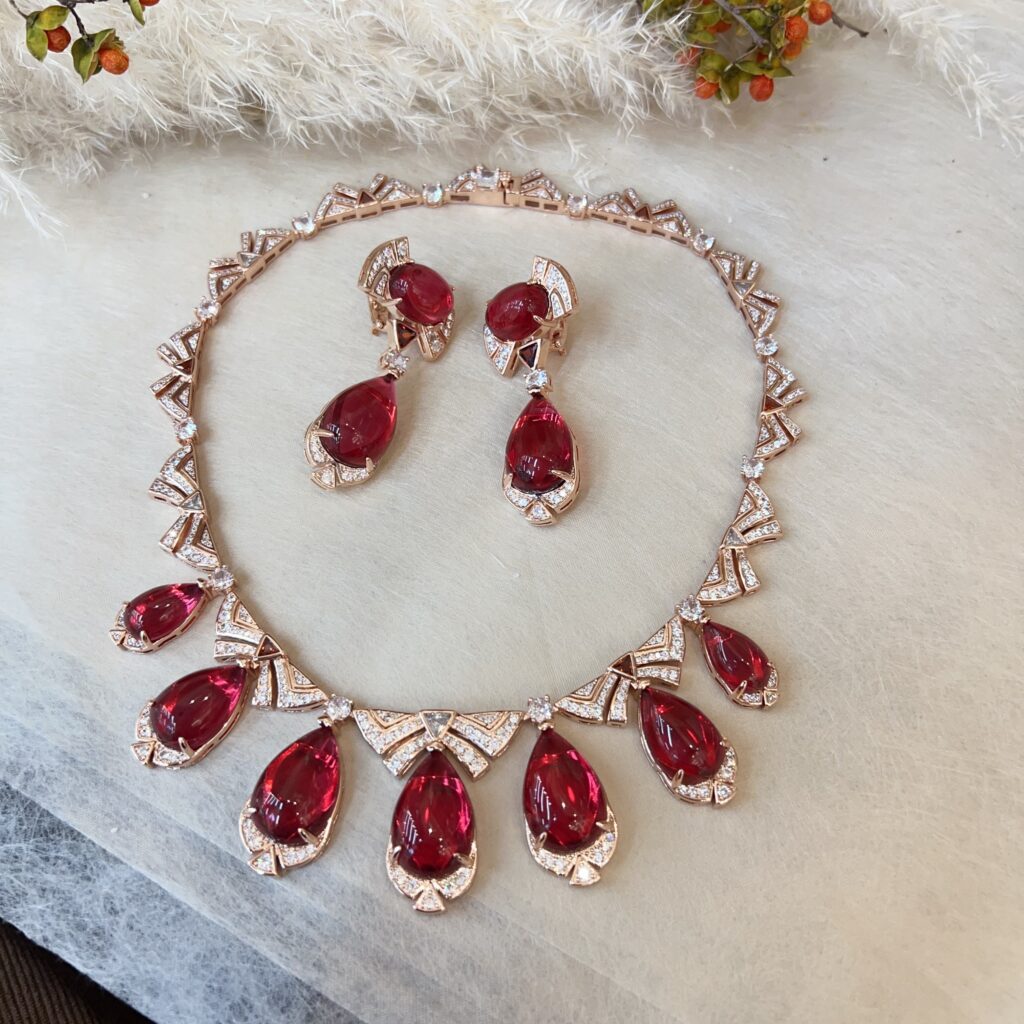 #N00799 Pear Shaped Simulated Ruby Statement Necklace, Art Deco Geometric Triangle Cubic Zirconia Choker, Luxury Bridal Wedding Banquet Jewelry for Women