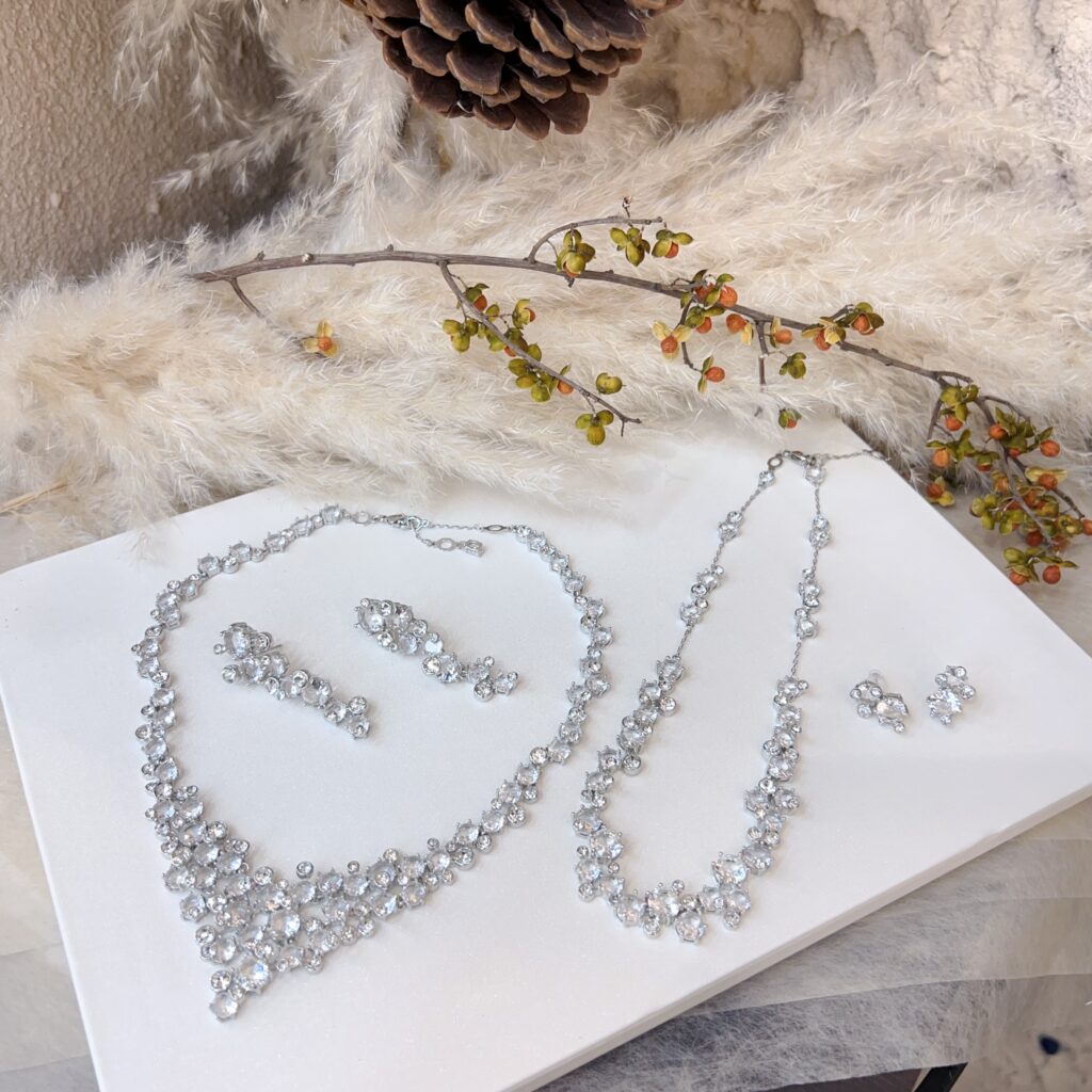 #N21 Pear Shape Cubic Zirconia 4-Piece Jewelry Set, V-Shaped Waterfall Statement Necklace, Slim Chain & Earrings, Luxury Bridal Wedding Banquet Jewelry for Women