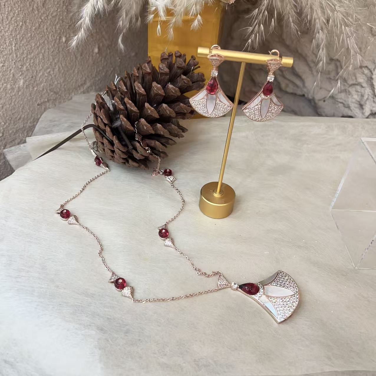 #N00335 Rose Gold Tone Fan Shape Mother of Pearl Ruby Jewelry Set, Teardrop Wine Red Cubic Zirconia Pendant Necklace & Drop Earrings, Luxury Elegant Banquet Bridal Jewelry for Women