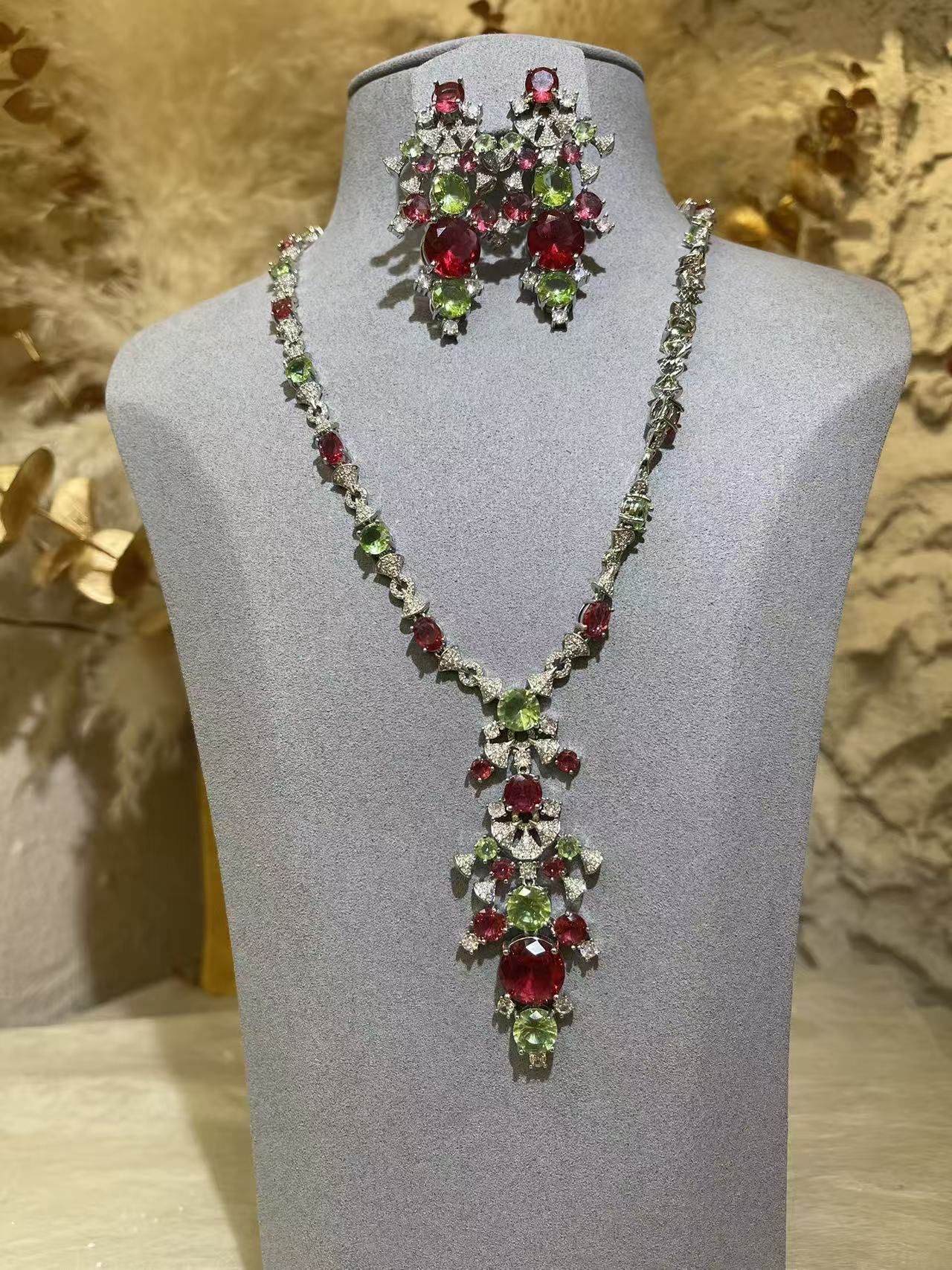 #N00384 Silver Tone Vintage Multi-Gemstone Jewelry Set, Ruby Red & Peridot Green Cubic Zirconia Long Drop Pendant Necklace & Cluster Earrings, Luxury Formal Banquet Bridal Jewelry for Women